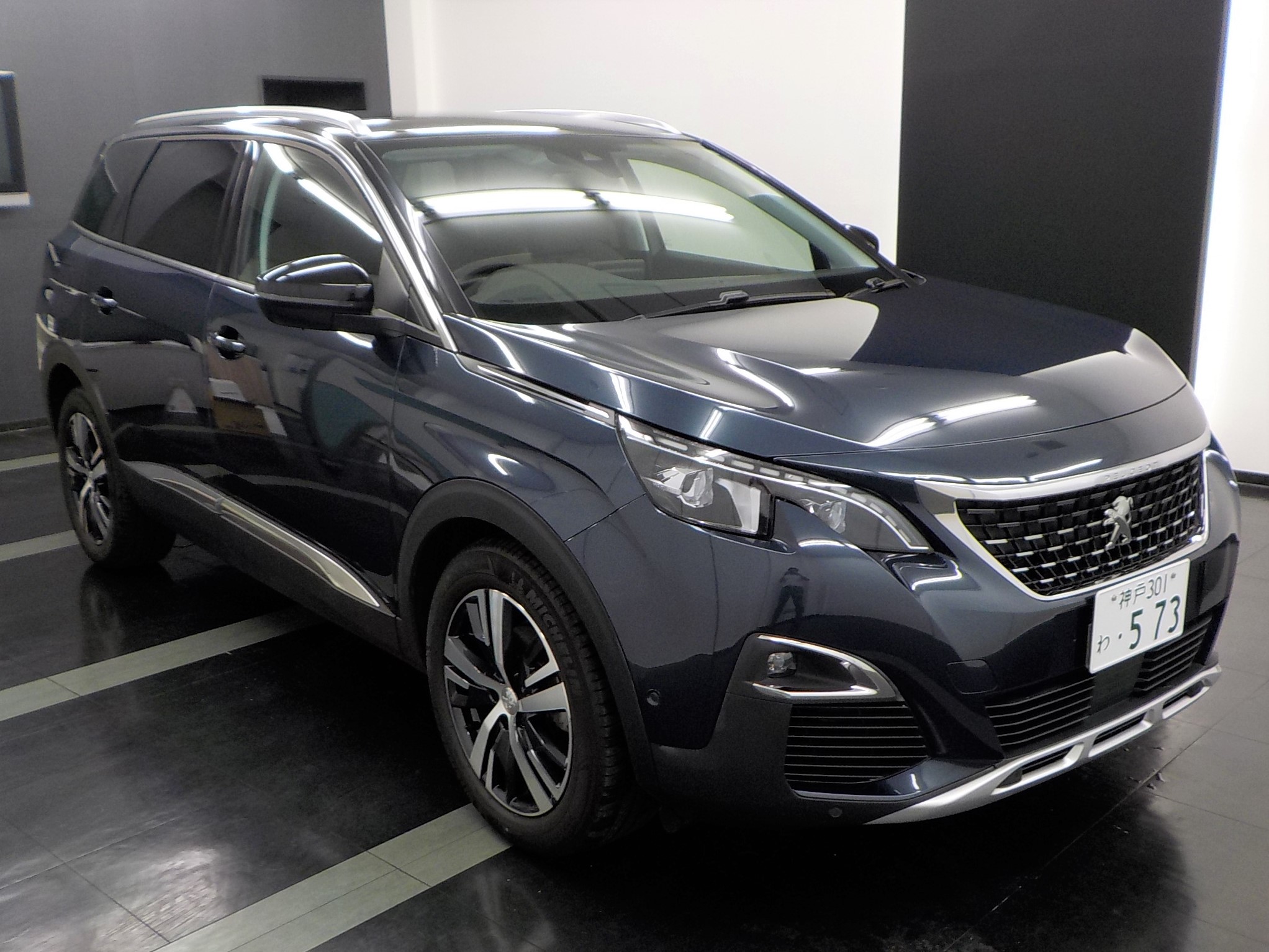 Peugeot 5008 Allure　　　　　【大阪】