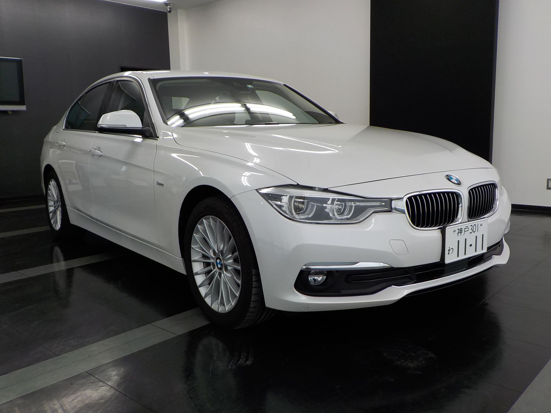 320i Luxury