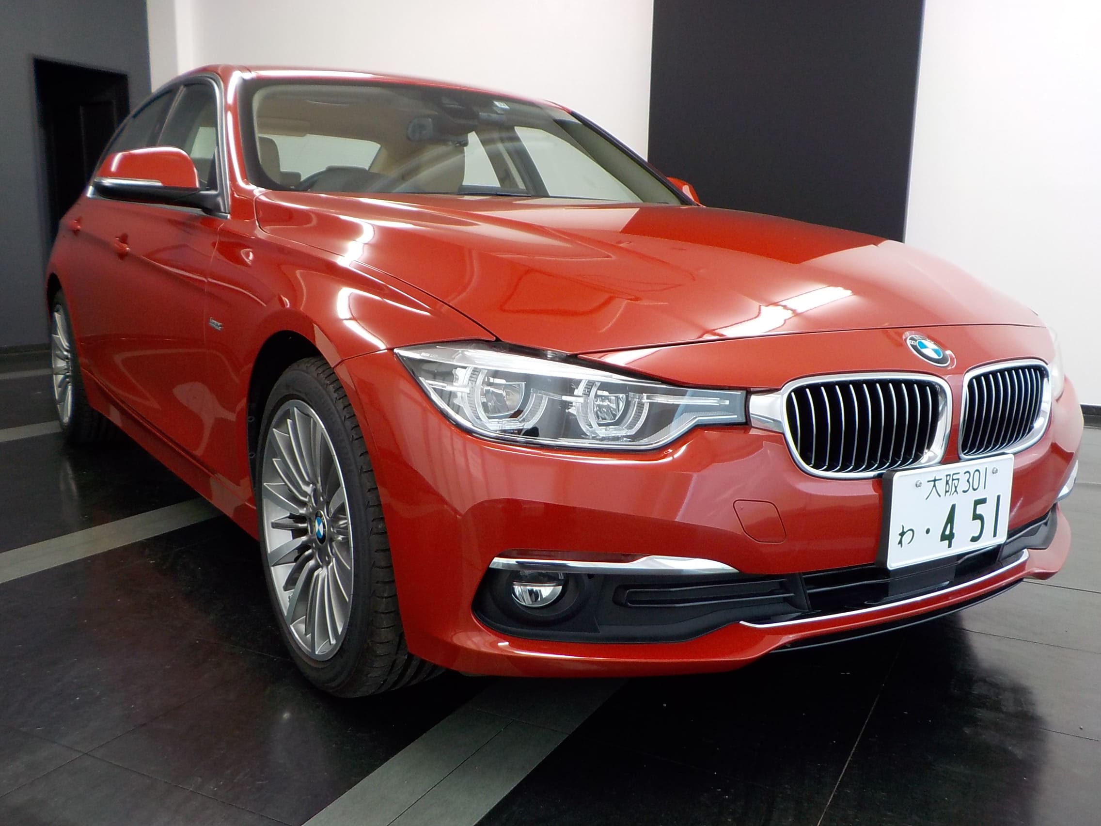 320i Luxury